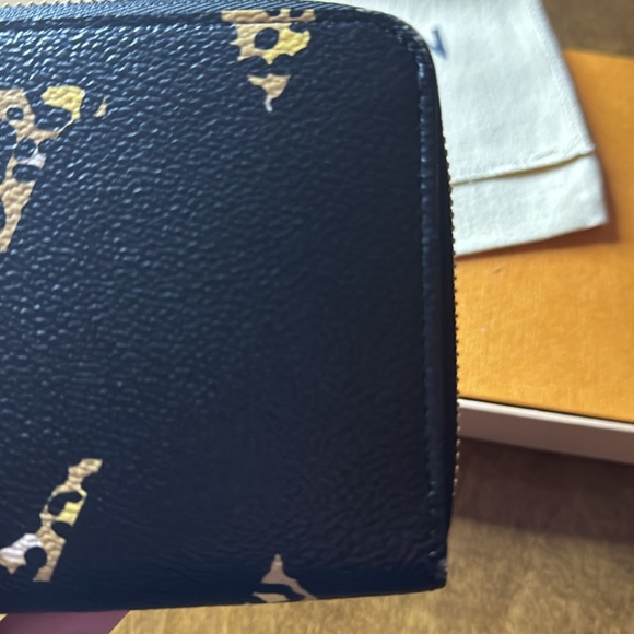 Louis Vuitton Limited Edition Jungle Zippy Wallet!! - Picture 10 of 15